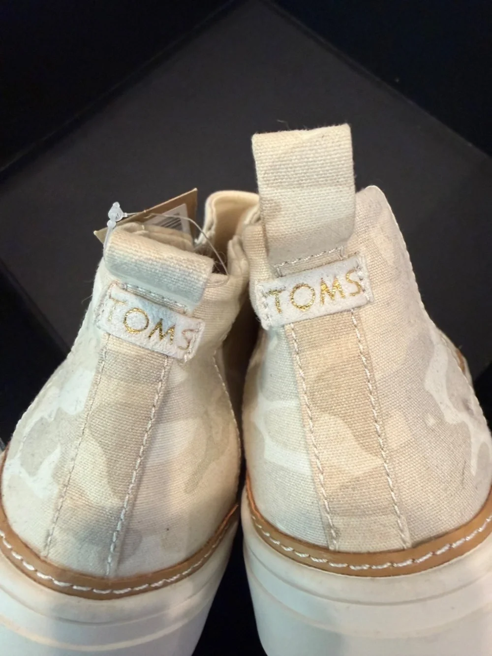 TOMS - BRYCE EGRET CAMO SLIP-ON SNEAKER size 8 1/2 NWT